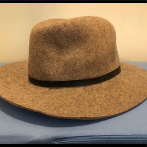 Banana republic 100% wool hat
